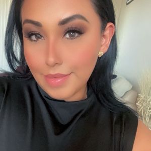 Meet your Posher, Yesenia